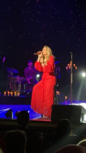 LeAnn Rimes Instagram - blue christmas 🩵