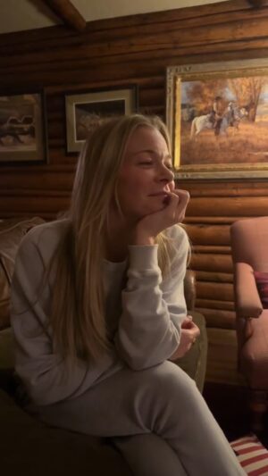 LeAnn Rimes Instagram - couldnt resist… 😉 

#countrymusic #countrymusicchallenge #onewayticket #womenofcountry #90s
