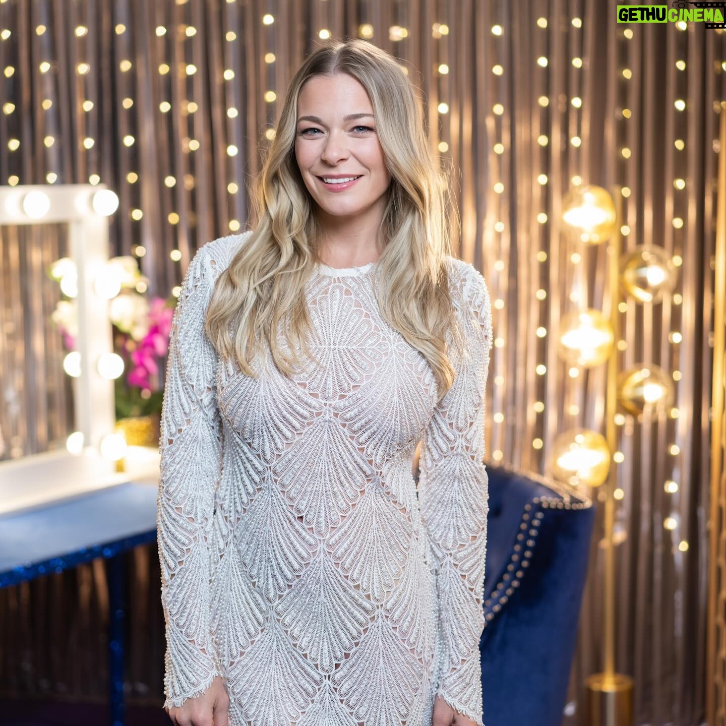 LeAnn Rimes - 11.3K Likes - surprise!!! after hearing sarah’s story i started plotting with the @bbc and @michaelmcintyresbigshow to create a special moment that she would never forget. i’m not sure who cried more…
if you missed it, you can watch our duet on @bbciplayer 🤍