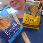 LeAnn Rimes Instagram - service station snack haul… i heard that’s what the kids call these 😂 good news… i finally found an 11/10 snack, the bad news… it wasn’t the discos that you have been asking me to try. i have one more week left here in the uk, what/ where should i try next!! #rimesrates #ratewithrimes #discos #snackhaul