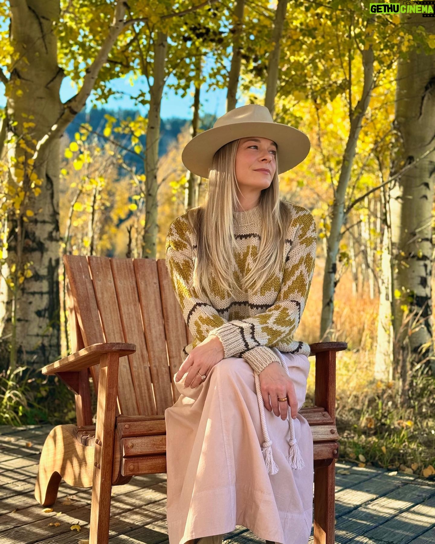 LeAnn Rimes - 8.5K Likes - montana magic 🍂
outfit @thisisthegreat_