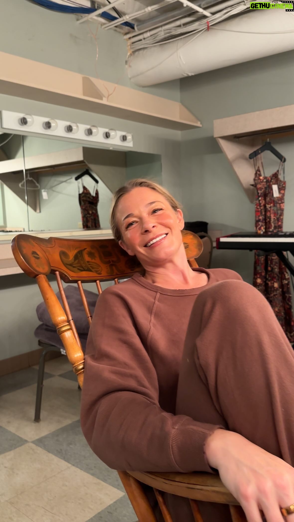LeAnn Rimes Instagram - for those of you who are as invested in the backstage rocking chairs as i am, welcome to… “rate my rocker” let’s see what this weekend has in store 😂✨ #ratemyrocker #warmup #dressingroomfun #backstage #tourlife #rockingchair #rockwithrimes #grandmatime #thestorysofartour