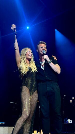LeAnn Rimes Instagram - twenty years… that’s right, TWENTY years..! it felt like no time had passed when we reunited at @theo2london 🤍

#lastthingonmymind #throwback #twentyyears #reunion  @rokeating