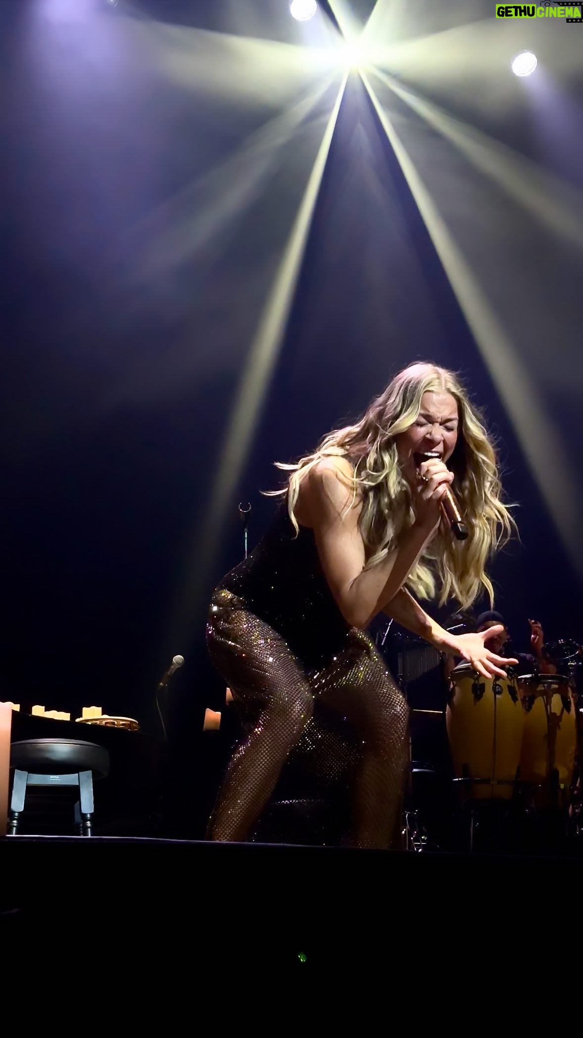 LeAnn Rimes - 7.4K Likes - london, that was special 🤍
get ready for all of the spam coming your way over the next few days. so many magical moments with old friends and new!
thank you for joining us, i hope you had as much fun as we did!!