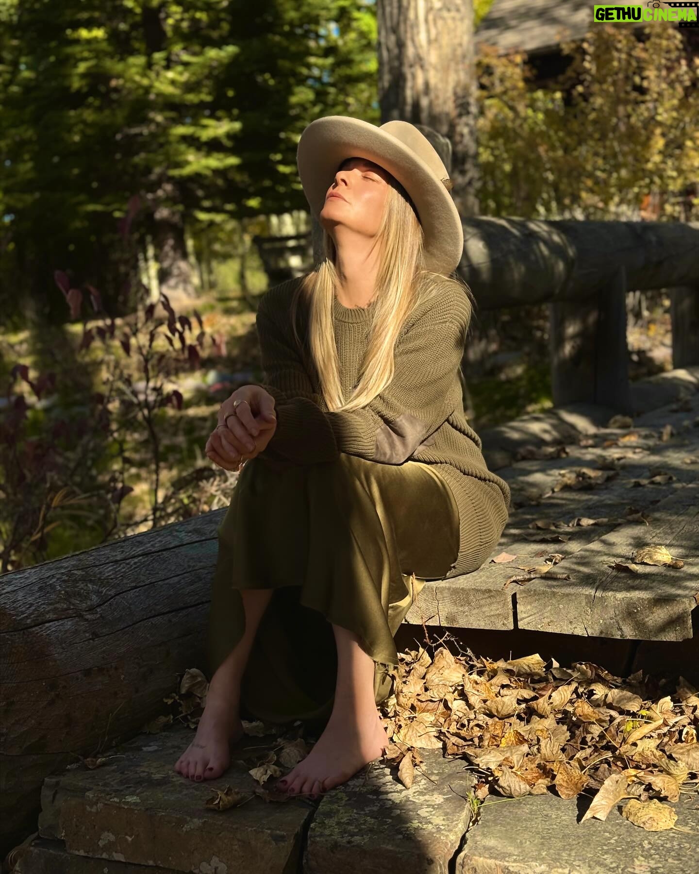 LeAnn Rimes - 9.8K Likes - january is usually a challenging month for me. over the past couple of years, i’ve either been going through dental surgeries or recovering from a vocal hemorrhage around this time, which was all pretty depressing. but, i have to say, this january, has been joyful and easeful. however, yesterday, i underwent a minor surgery and i wanted to share what i went in for because i think it’s an important reminder to get our annual screenings in order to catch changes that may be taking place within the body early on.
several months back, i had my annual pap smear, which came back abnormal. in fact, i’ve had abnormal paps since i was 17 and through regular pap smears and colposcopies, my doctors have been keeping an eye on any cellular changes that could be taking place. after my latest abnormal pap smear and colposcopy revealed that i had high grade cervical dysplasia, i consulted with my doctor and we jointly decided that a LEEP procedure would be in my best interest, in order to remove the high grade, abnormal, pre-cancerous cells. now, usually you’re not under anaesthesia for this procedure, but i elected to be. i’ve had enough trauma in my life already, so i prefer to be out and comfortable. that, my friends, is advocating for your overall, mental wellness and comfort and i HIGHLY recommend it!
i’ve always been open about my health challenges and this time around is no different. i think it’s important to share what we are going through with one another, and on another level, for me, as someone who has a platform to be able to raise awareness for issues such as psoriasis, mental health and now, women’s wellness and the importance of annual screenings and early detection. so, ladies, please don’t put off getting your annual pap. my men, too… make sure you get your annual physical, minus the pap smear 😂
early stages of cervical cancer don’t usually involve symptoms, so annual screenings and early detection can be lifesaving. and i believe, the more shares and conversations we have around women’s wellness, the more we take the ewww factor out of talking about vaginas and put the power back in our hands, to be able to take the best care of our bodies that we can.