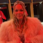 LeAnn Rimes Instagram - “fit check” at old trafford… at least my sneaks match my dress @thevoiceuk 😂 #fitcheck #thevoiceuk #behindthescenes #oldtrafford