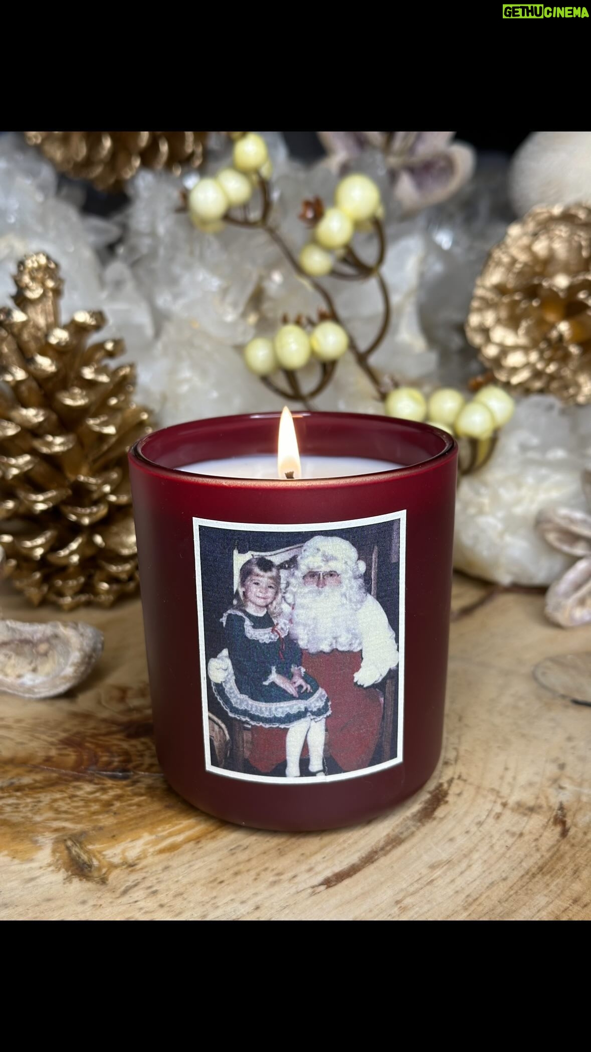 LeAnn Rimes Instagram - if there’s one thing that brings me copious amounts of joy it’s a perfectly made holiday candle, and creating the perfect holiday candle just for YOU! enter the “hol-le jol-le” limited edition holiday candle ✨ a blend of white birch, cedarwood, cardamom and woodland snow are sure to warm your home and your heart this holiday season… and so will santa and little le! #hollyjollychristmas #candle #handmade #soycandles #holidays #christmas #christmascandle #taptoshop #shopnow #limitededition