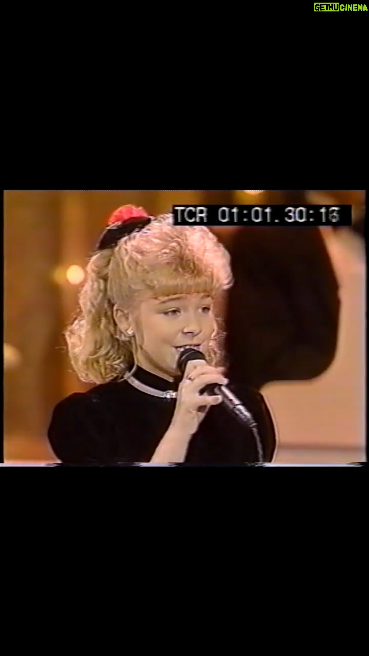 LeAnn Rimes - 8.2K Likes - if little le knew that 33 years later, she would be sitting on the other side of the stage, working with some of the most talented souls… she would have believed you. 😁
that little lady had dreams even bigger than her hair 😂 and a belief in herself that was unstoppable. from where i’m sitting now, at 41, i’m pretty in awe of that kid!
#starsearch #throwback #memories #littlele #1991 #bighair #biggerdreams