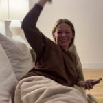 LeAnn Rimes Instagram - jet lag the musical pt.II not coming to a theater near you anytime soon… unless you live on a plane like me at the moment. shoutout to our sponsor @spotify for supplying the #newmusicfriday finds 😂 #nobotox 😂 #antiup #theweekend #jetlag #jetlagthemusical #partII