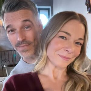 LeAnn Rimes Instagram - merry christmas 🎄 from our fam! we had the best day! hope you all did too. so grateful for all the joy and love in our lives. #christmas2023 #merrychristmas #joy 

ps ~ thank you @thisisthegreat_  for my COZY cashmere sweats! LOVE THEM!!!