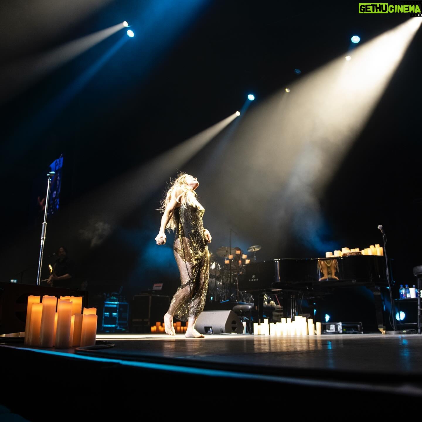 LeAnn Rimes Instagram - i couldn’t love these humans any more 🤍 thank you @aaronparsonsphotography for capturing these memories at @theo2london!! @gmhmusic @takuhirano @trevorlawrencejr @antonnesbitt @joshuahwhite @the_realslimshamus @sofieannemusic @margorette @rokeating @davidgray