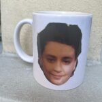 Leïla Bekhti Instagram – Joyeux anniversaire mon frère. 
Quel bonheur de prendre mon thé tous les matins avec toi!!! 
Ha oui POUR RAPPEL : LA PHOTO SUR LA TASSE NE REPRESENTE EN AUCUN CAS L’ÂGE QUE TU AS AUJOURD’HUI hein, je tiens tout de même à le rappeler, tu n’avais que 13 ans, alors oui difficile à croire , mais je ne vous mens pas. ET NON il n’etait pas buraliste mais collégien à ce moment là, comme j’ai pu l’entendre dire ,mais avouons le, c’est à s’y méprendre donc je peux comprendre les mauvaises langues ;)
.
J’ai tant de chance de t’avoir dans ma vie. Tu sais déjà tout ce que je t’aime alors je finirai par les mots de Christian Bobin qui parle bien mieux que moi 
« Il n y a pas de plus grande joie que de connaître quelqu’un qui voit le même monde que nous. C’est apprendre que l’on était pas fou. » 
.
Merci d’être qui tu es . Et merci d’être dans ma vie surtout. 
Happy birthday Maaaaaaaaaaaaaaaaaaaarc de mon 💖