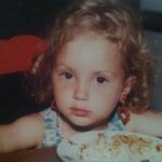 Leïla Bekhti Instagram - Qui fête son anniversaire aujourd’hui ? 1 - Claire Chazal, à sa pause dej ? 2 - L’ inventeuse (oui je sais ça se dit pas) des boucles d’oreilles « losange » ? 3 - ma chérie d’amour Virginie Efira? 4 - La petite fille dans « Ma sorcière bien aimée » (si vous voyez de qui je parle bravo à vous vous pouvez être fier de vous!) L’appel à un ami est évidemment autorisé .