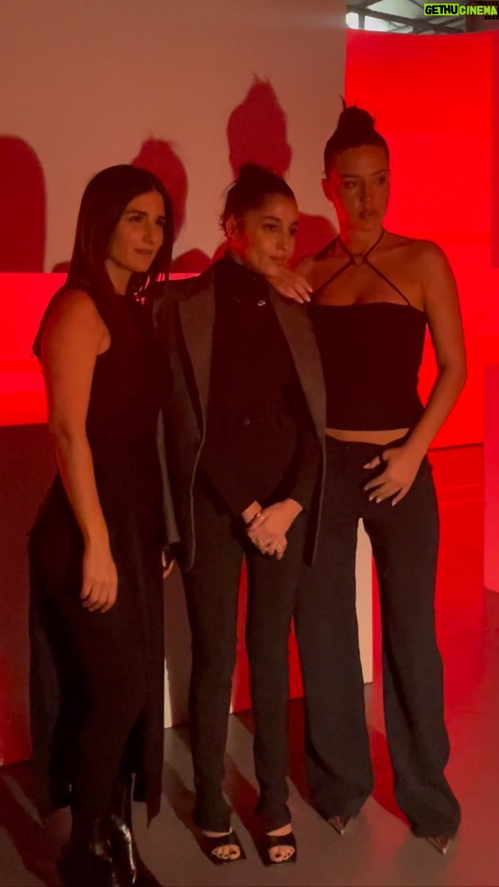Leïla Bekhti - 74.5K Likes - ENTRE AMIS POUR CÉLÉBRER NOTRE AMIE @wearmarcia