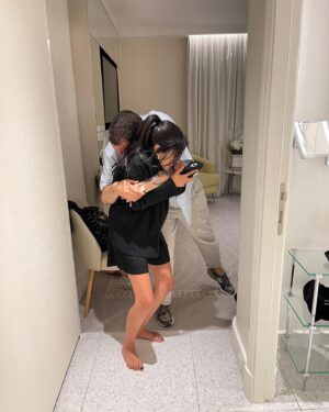 Leïla Bekhti Instagram - À Cannes j’ai :
- réfléchi visiblement 
- j’étais trop heureuse de retrouver des gens que j’aime 
- j’ai eu la chance de manger des pizzas 
- je me suis allongée sur un balcon 
- j’ai imité l’une de mes actrices préférées 
- j’étais avec des teams de rêve 
- j’ai assisté au dîner lights on women et c’est FATIMA KACI qui s’est distinguée avec son court métrage 
- j’ai croisé un des personnages de « je verrai toujours vos visages » mais qui?
- et on s’est pris pour Eminem pendant 30 secondes avec Adèle, je pensais qu’elle connaissait les paroles , j’ai été prise d’une jalousie profonde mais finalement elle faisait du Yahourt comme moi , du coup j’ai été hyper rassurée . 

.
Et évidemment bravo à Justine Triet et toute son équipe pour cette palme 💘