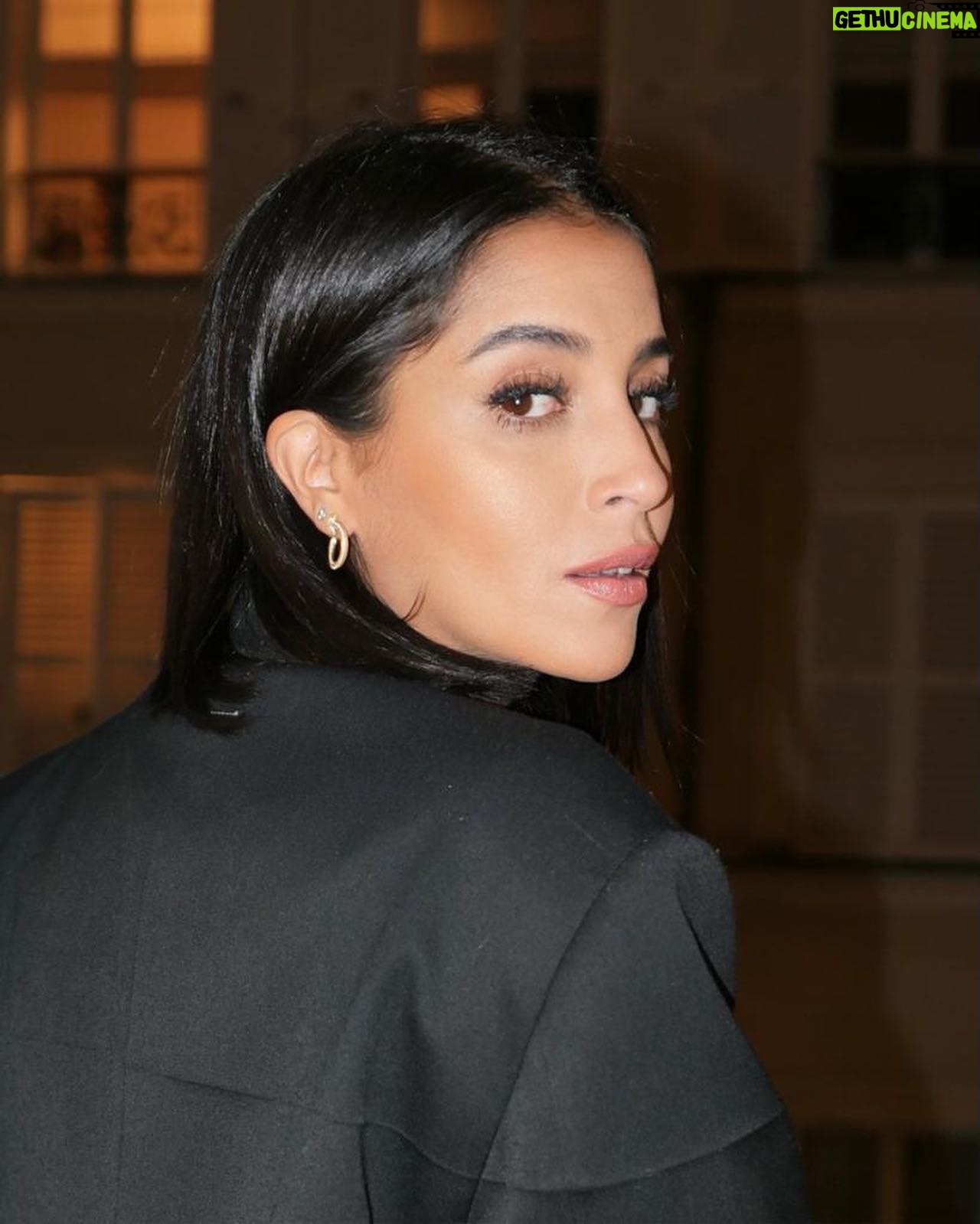 Leïla Bekhti - 27.4K Likes - 🖤