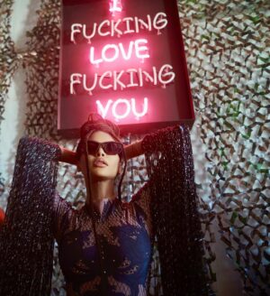 Leïla Ben Khalifa Instagram - I LOVE YOU

Artist @whisbe 
📸 @mosessiluk 

#burningman #blackrockcity #monkeylovecamp