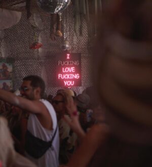 Leïla Ben Khalifa Instagram - I LOVE YOU

Artist @whisbe 
📸 @mosessiluk 

#burningman #blackrockcity #monkeylovecamp