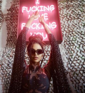 Leïla Ben Khalifa Instagram - I LOVE YOU

Artist @whisbe 
📸 @mosessiluk 

#burningman #blackrockcity #monkeylovecamp