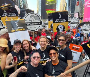 Lea DeLaria Instagram - A whole lotta pissed off actors not enough time in the day to tag all of them. AM-PTP I WONT LET YOU AI ME! #sagstrong