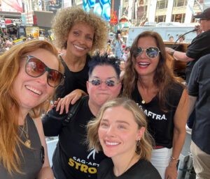 Lea DeLaria Instagram - A whole lotta pissed off actors not enough time in the day to tag all of them. AM-PTP I WONT LET YOU AI ME! #sagstrong