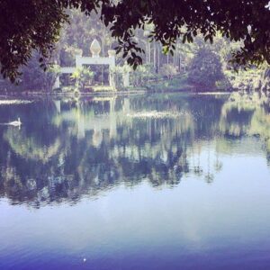 Leah Jenner Instagram - Walking the lake with Eva