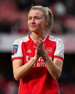 Leah Williamson Instagram - No words will ever explain what that reception meant to me today😣 North London is 🔴🔴🔴🔴🔴🔴🔴🔴🔴🔴