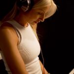 Leah Williamson Instagram – From music to meditation🧘 My @dyson zone has heard it all through my recovery
…⏱️

#ad #dysonzone