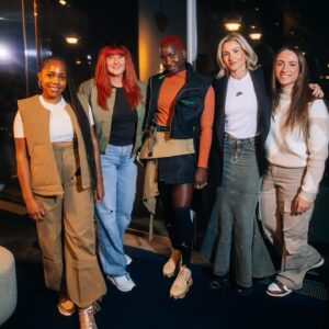 Leah Williamson Instagram - NBA Paris 🏀🇫🇷 
Thank you @nike @nba x