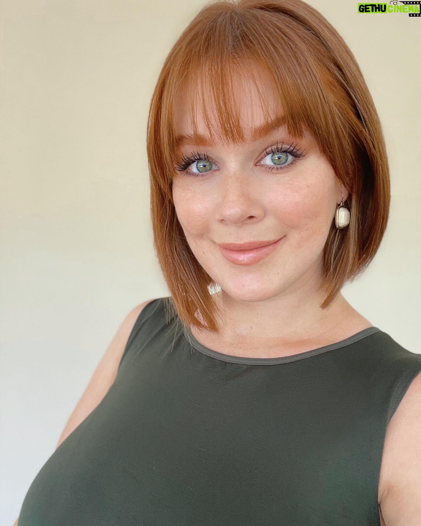 Leanna Decker Instagram - New hair happiness 🥰 Swipe for a #bumpdate Thank you @seminikole @marmaladesalonandboutique for bringing my #sassybobcut vision to life ✨ #pregnancy #pregnancyjourney #boymom #33weekspregnant #thirdtrimester #blanqigirls