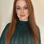 Leanna Decker Instagram - Documenting this rare occasion that I have jeans on 💚