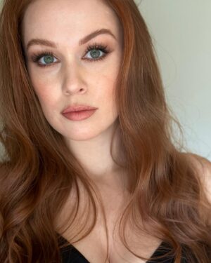 Leanna Decker Instagram - To smile or not to smile 🙃