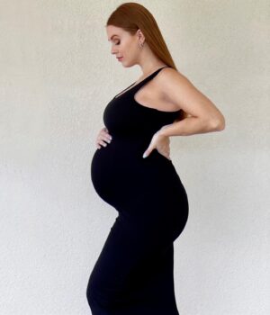 Leanna Decker Instagram - Hello Third trimester, I can’t believe we’re here already. I’m going to be someone’s MOM🥺 I Still can’t comprehend the fact that this body is capable of creating life. It’s a magical blessing! ✨
#wearing @bumpsuit Use code LEANNA20 for 20% off ✨

#pregnancy #pregnancyjourney #maternityfashion #thirdtrimester #28weekspregnant #boymom