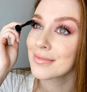 Leanna Decker Instagram - I know what you’re thinking. Are her eyelashes real? Well, yes they’re and growing to new heights with the help of @benefitcosmetics #theyrerealmagnet mascara #benefitcosmetics #gifted #benebabe ✨