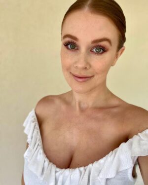 Leanna Decker Instagram - Yesterday I posted a mental health check in on my stories. I was saddened to see how many of you are struggling in silence. Please never minimize your pain because you feel that it’s not equal to or as important as another human's pain. We all battle differently, and only you know your internal story! I don’t believe in the saying “well if I were them, I would” because, well, the truth is you will never be them, so you have no clue how you would walk in another person's shoes. Every emotion you feel is valid. If you ever feel your pain is taking over your world, please know that the space I create here is a judgment-free zone. You’re never alone, and In case no one told you today, You’re doing fantastic! Sending you smiles, strength, peace, and love, my friends ❤️✨ #sendingyoulove #mentalhealthawarenessmonth #ahimsa