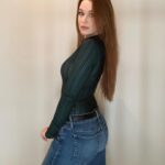 Leanna Decker Instagram - Documenting this rare occasion that I have jeans on 💚