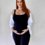 Leanna Decker Instagram - Bumpin in my @bumpsuit 🖤 Use code BUMP25 for 25% off from now until Monday ✨ #pregnancy #maternityfashion #momtobe