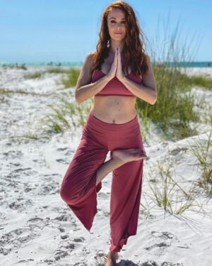 Leanna Decker Instagram - Anchoring in trust ✨

#halflotustreepose #lotus #yoga #yogapractice #prenatalyoga #pregnancyjourney #beachyoga