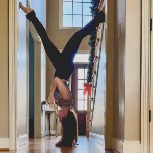 Leanna Decker Instagram - Holiday #hairstand ✨