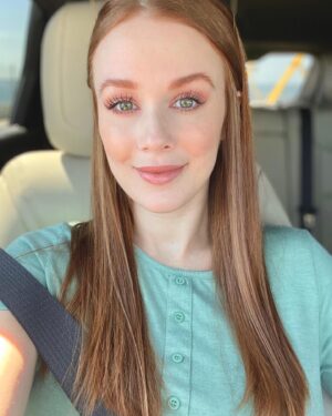 Leanna Decker Instagram - Hey hey, wishing you a happy Monday ✨❤️ #buckleupbuttercup