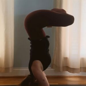 Leanna Decker Instagram - Play time 🥨 Happy Saturday friends! 

#yoga #UrdhwaPadmasana #lotuspose #asana