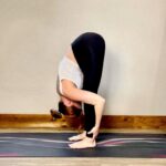 Leanna Decker Instagram - Yummy folds on this Thursday ❤️ I’ve been so focused that I’m pouring myself into the little life I’m molding. I’ve taken some time away from social media to be as present as possible and not miss one special moment. Motherhood and viewing life through my child’s eyes have taught me a whole new meaning of being present. My physical practice has not been consistent, but my ability to tap in has only grown stronger and stronger. Wherever you are, be here now ✨ #forwardfold #beherenow #innergrowth