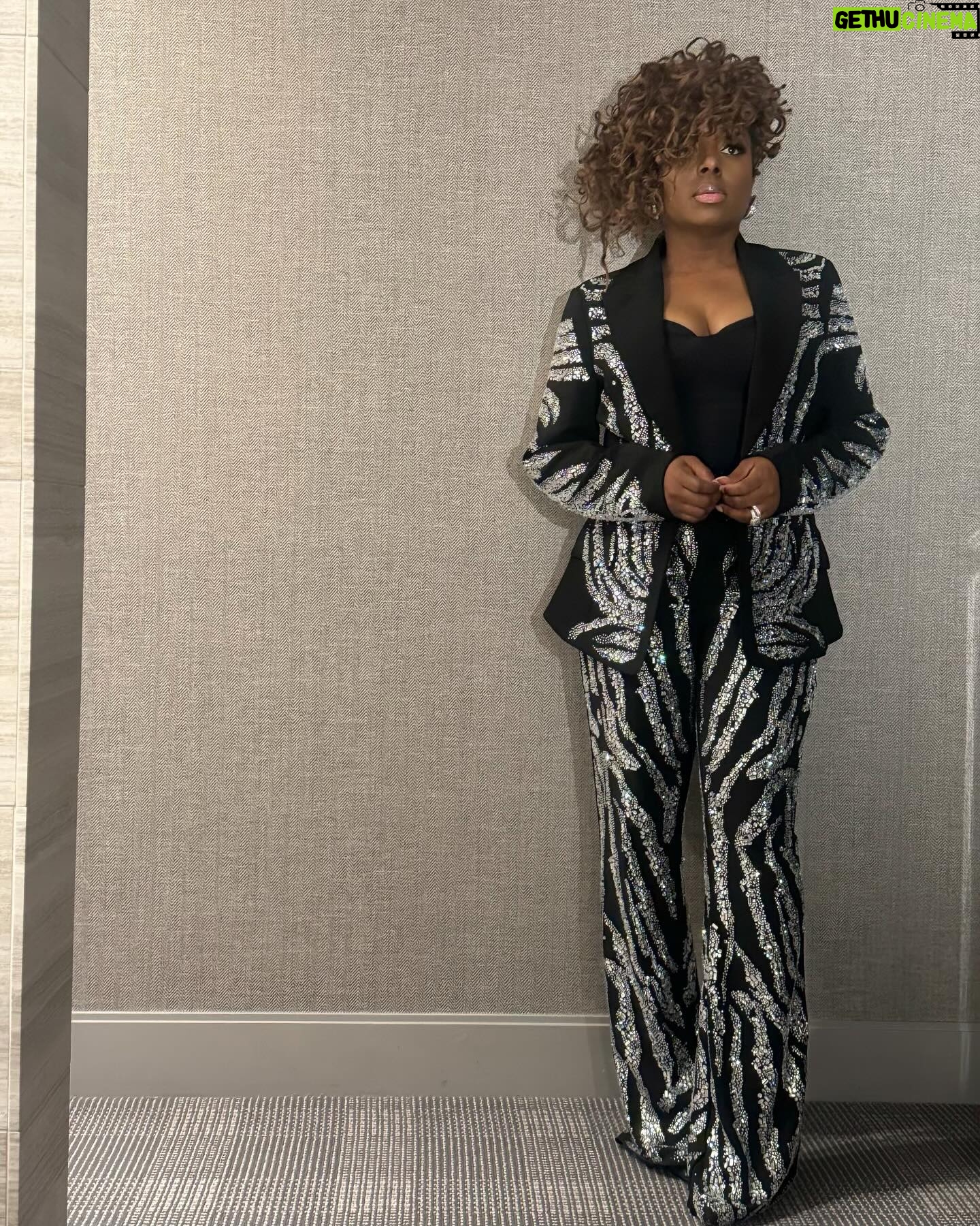 Ledisi - 3.6K Likes - Wow…. I cried watching the graduates and students honor us tonight at @berkleecollege Commencement Concert! @santarosalive @qtiptheabstract @ledisi It was an honor to share a moment on stage. This cold is tryna take me down!😂 I can’t believe this night! #honorarydoctorate I can’t believe this month…what a year! Graduation in the morning. More tears. But God.
Thanks @kingtroi for making me feel regal. I love you little brother.
📷 @rontyoung