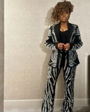 Ledisi Instagram - Wow…. I cried watching the graduates and students honor us tonight at @berkleecollege Commencement Concert! @santarosalive @qtiptheabstract @ledisi  It was an honor to share a moment on stage. This cold is tryna take me down!😂 I can’t believe this night! #honorarydoctorate I can’t believe this month…what a year! Graduation in the morning. More tears. But God. 

Thanks @kingtroi for making me feel regal. I love you little brother. 

📷 @rontyoung