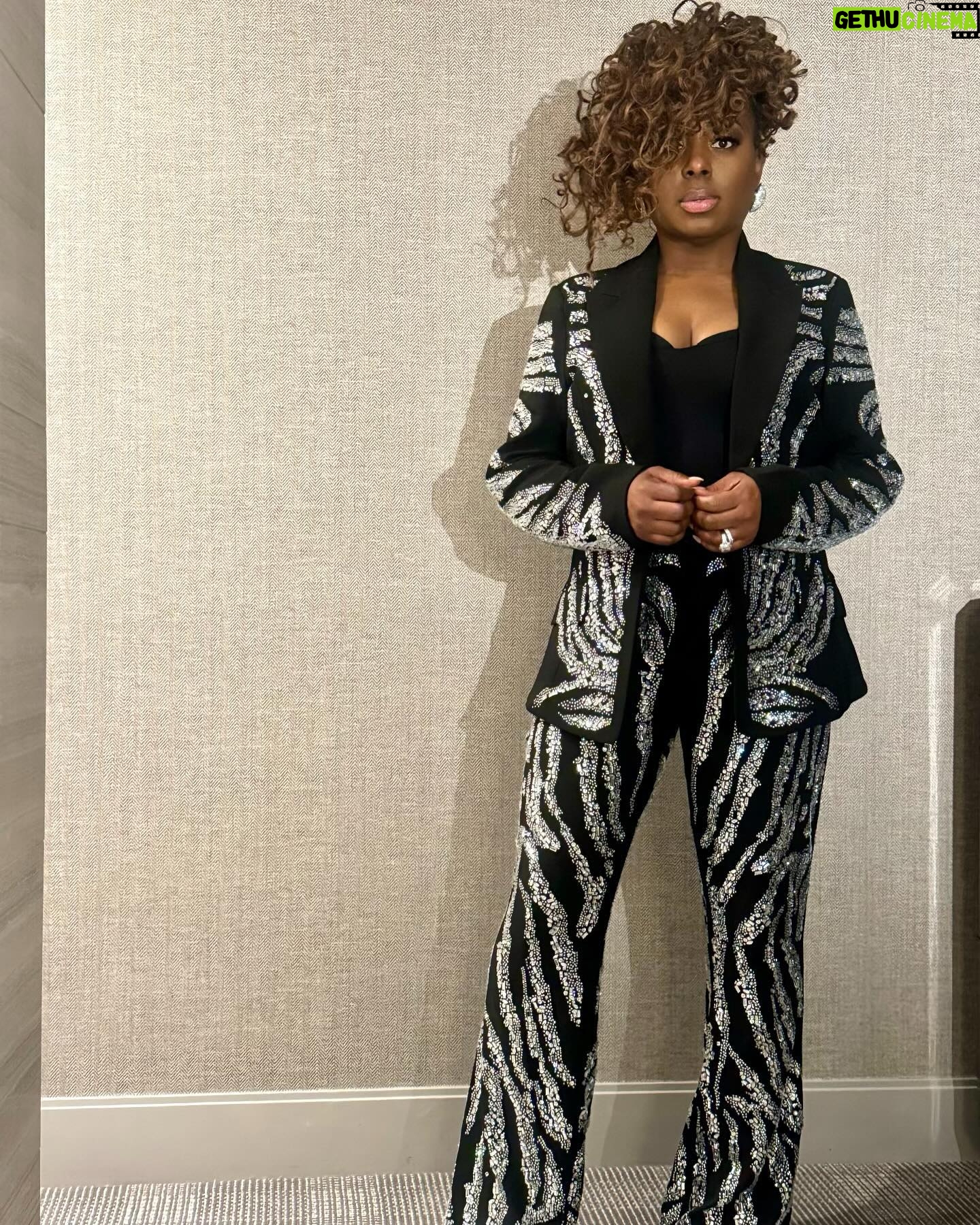Ledisi - 3.6K Likes - Wow…. I cried watching the graduates and students honor us tonight at @berkleecollege Commencement Concert! @santarosalive @qtiptheabstract @ledisi It was an honor to share a moment on stage. This cold is tryna take me down!😂 I can’t believe this night! #honorarydoctorate I can’t believe this month…what a year! Graduation in the morning. More tears. But God.
Thanks @kingtroi for making me feel regal. I love you little brother.
📷 @rontyoung
