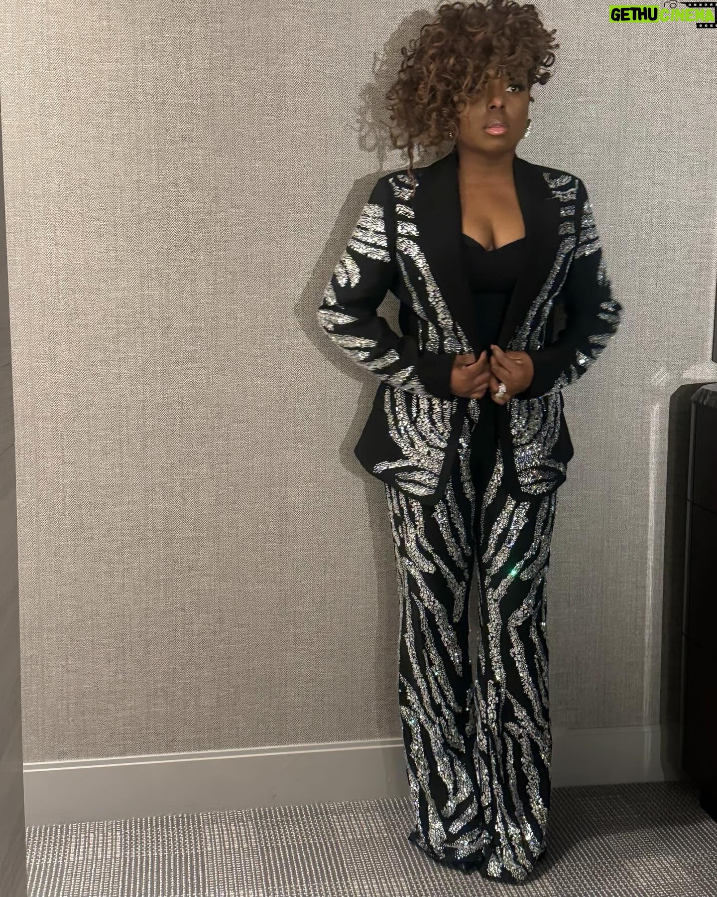 Ledisi - 3.6K Likes - Wow…. I cried watching the graduates and students honor us tonight at @berkleecollege Commencement Concert! @santarosalive @qtiptheabstract @ledisi It was an honor to share a moment on stage. This cold is tryna take me down!😂 I can’t believe this night! #honorarydoctorate I can’t believe this month…what a year! Graduation in the morning. More tears. But God.
Thanks @kingtroi for making me feel regal. I love you little brother.
📷 @rontyoung
