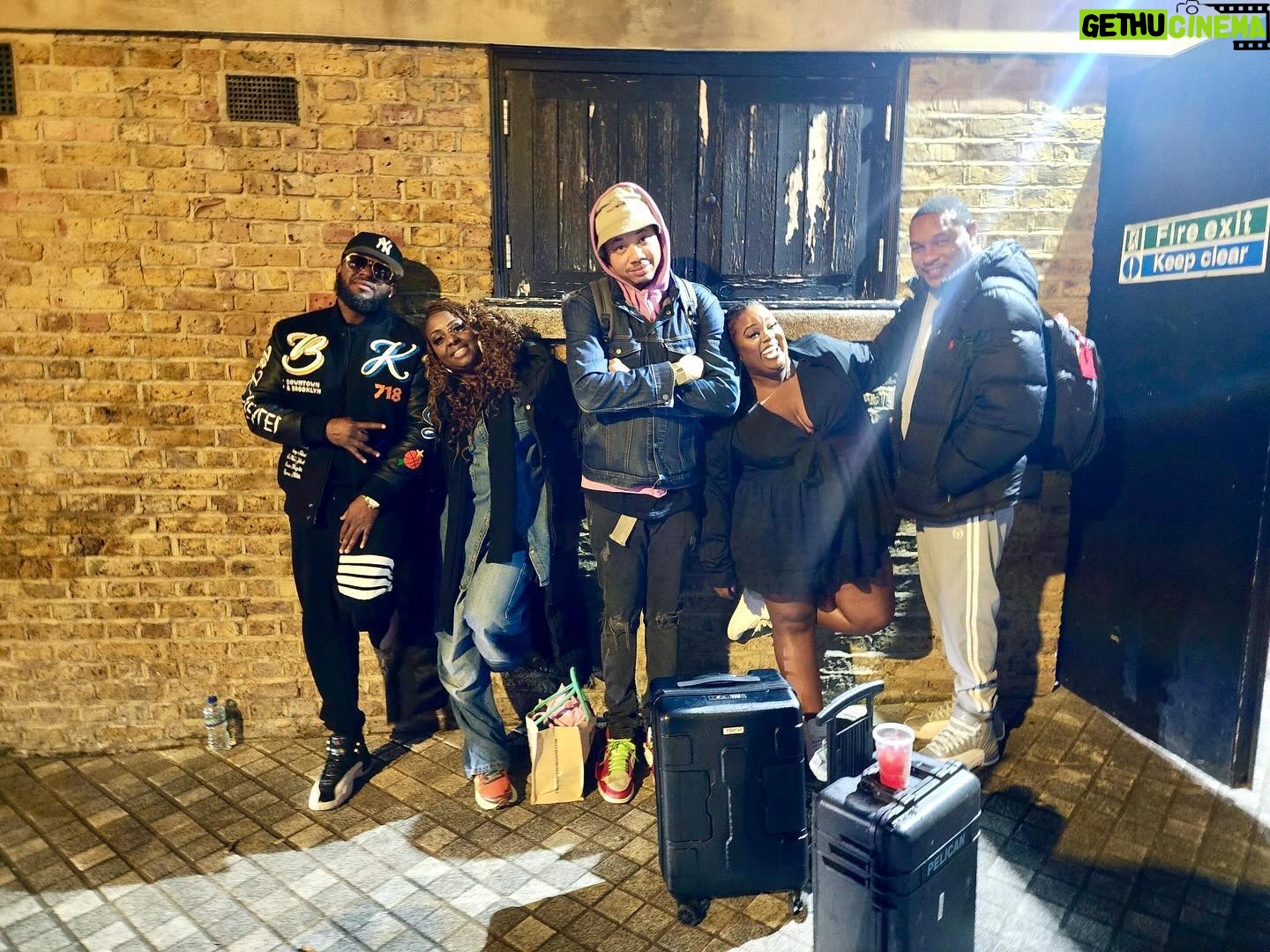 Ledisi Instagram - London!!!!! You Sold Out the show and knew all the words!!! OMG!!! I love you for life!!! Thank you for an incredible ending to the Good Life European Tour! Whew! β¨ @omar_lyefook I love you fam! To MY BAND AND CREW I could not have done this without you! We Did it! 10 shows 7 countries in two weeks! Thank you @bellaconcerts @soulgigs @clyde_f_williams @kevingasser_ @rexkrideout @313dfresh all the venues and promoters thank you!ππΎ #ledisi #goodlife