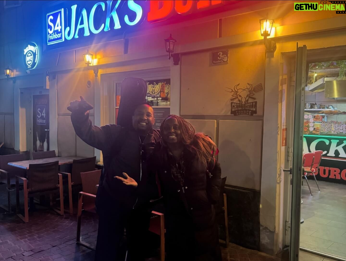 Ledisi Instagram - London!!!!! You Sold Out the show and knew all the words!!! OMG!!! I love you for life!!! Thank you for an incredible ending to the Good Life European Tour! Whew! β¨ @omar_lyefook I love you fam! To MY BAND AND CREW I could not have done this without you! We Did it! 10 shows 7 countries in two weeks! Thank you @bellaconcerts @soulgigs @clyde_f_williams @kevingasser_ @rexkrideout @313dfresh all the venues and promoters thank you!ππΎ #ledisi #goodlife