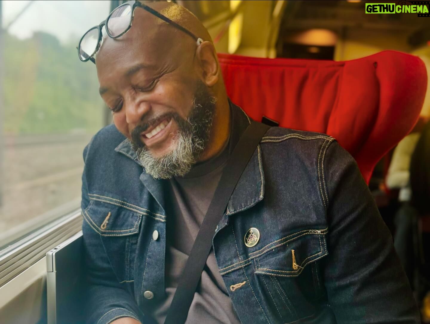 Ledisi Instagram - London!!!!! You Sold Out the show and knew all the words!!! OMG!!! I love you for life!!! Thank you for an incredible ending to the Good Life European Tour! Whew! β¨ @omar_lyefook I love you fam! To MY BAND AND CREW I could not have done this without you! We Did it! 10 shows 7 countries in two weeks! Thank you @bellaconcerts @soulgigs @clyde_f_williams @kevingasser_ @rexkrideout @313dfresh all the venues and promoters thank you!ππΎ #ledisi #goodlife