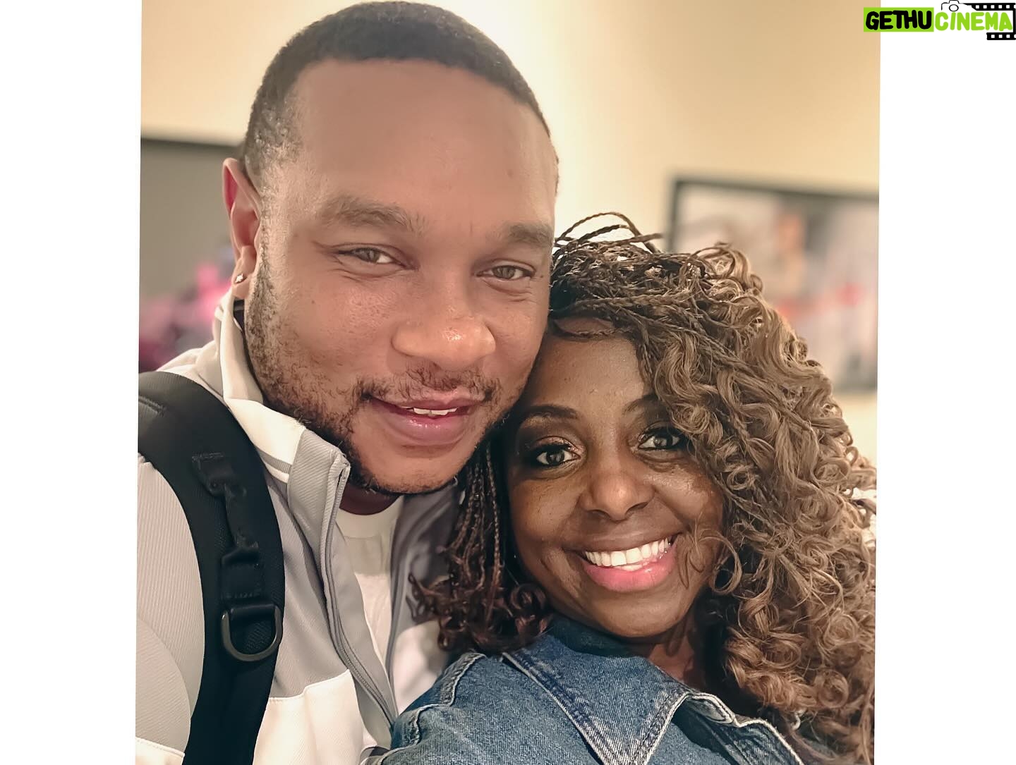 Ledisi Instagram - London!!!!! You Sold Out the show and knew all the words!!! OMG!!! I love you for life!!! Thank you for an incredible ending to the Good Life European Tour! Whew! β¨ @omar_lyefook I love you fam! To MY BAND AND CREW I could not have done this without you! We Did it! 10 shows 7 countries in two weeks! Thank you @bellaconcerts @soulgigs @clyde_f_williams @kevingasser_ @rexkrideout @313dfresh all the venues and promoters thank you!ππΎ #ledisi #goodlife